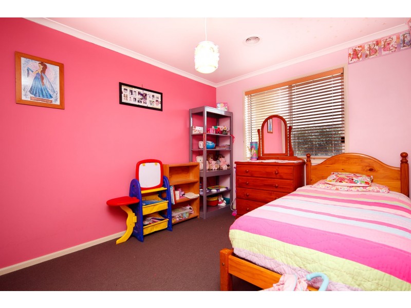 2 Hanrahan Crescent, Dunlop ACT 2615