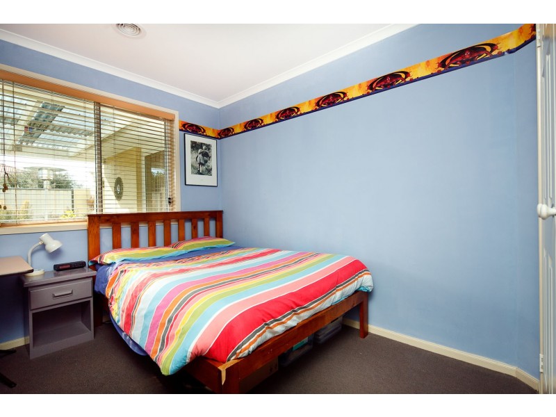 2 Hanrahan Crescent, Dunlop ACT 2615