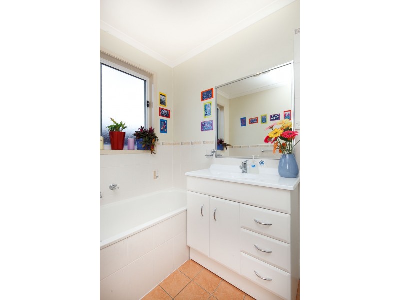 2 Hanrahan Crescent, Dunlop ACT 2615