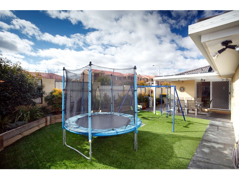 2 Hanrahan Crescent, Dunlop ACT 2615
