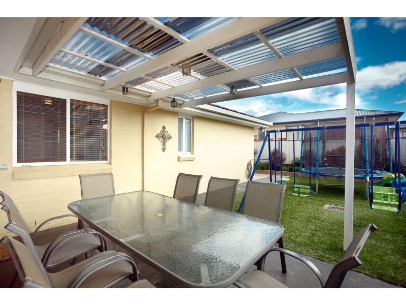2 Hanrahan Crescent, Dunlop ACT 2615