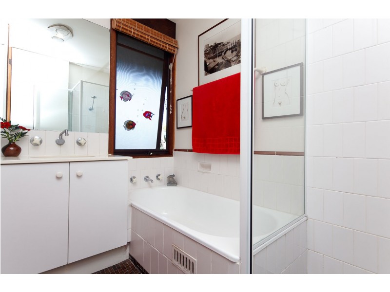 60 Wybalena Grove, Cook ACT 2614