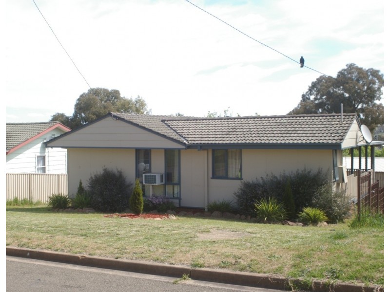 9 Nash Place, Yass NSW 2582