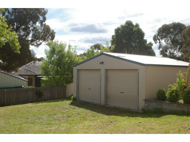 9 Nash Place, Yass NSW 2582