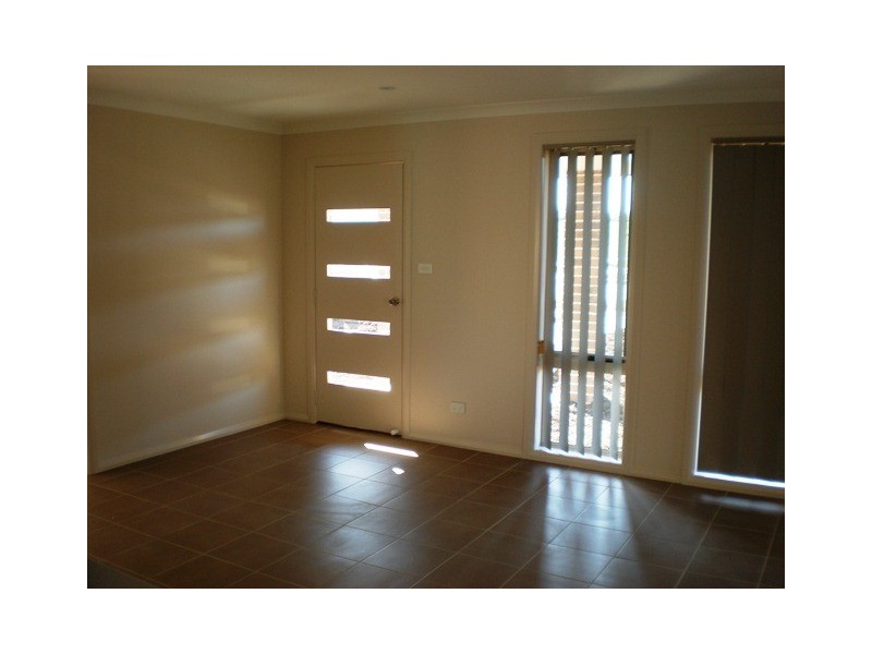 1/2  Kylie Tennant Street, Franklin ACT 2913