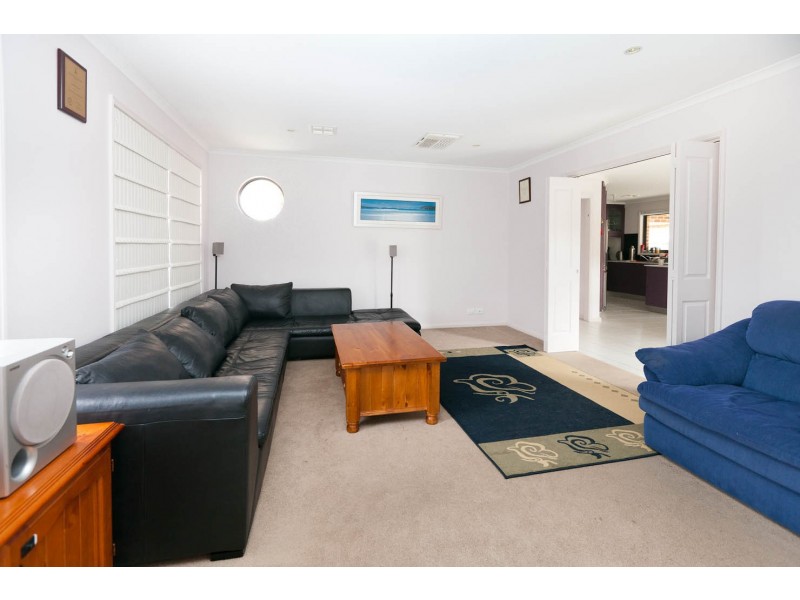 18 Hanrahan Crescent, Dunlop ACT 2615