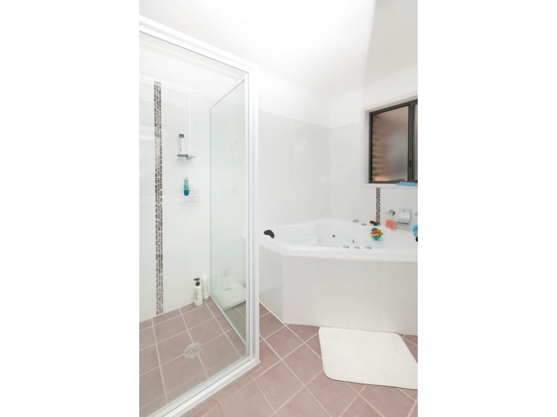 18 Hanrahan Crescent, Dunlop ACT 2615