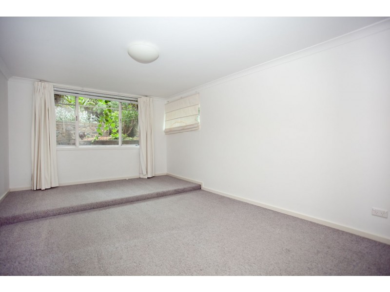 16 Sabine Close, Garran ACT 2605