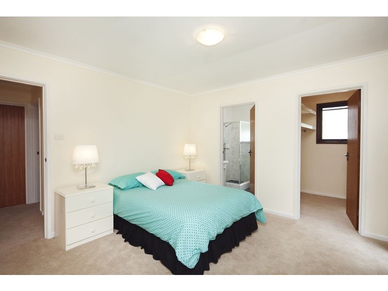 1 Mathieson Cres, Weetangera ACT 2614