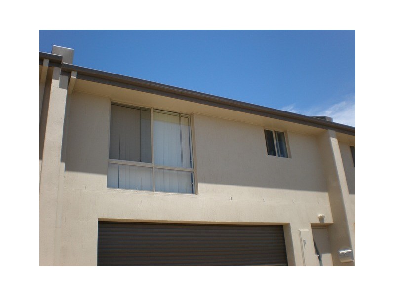 8 Huyer Street, Gungahlin ACT 2912