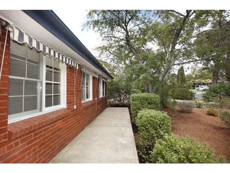 27 Mackellar Crescent, Cook ACT 2614