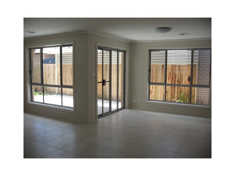 27 Ronald Walker Street, Casey ACT 2913