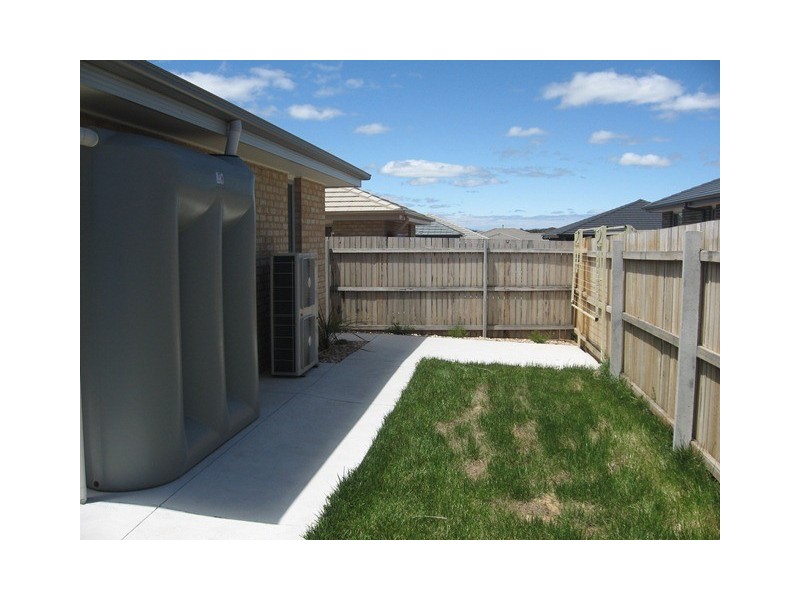 27 Ronald Walker Street, Casey ACT 2913
