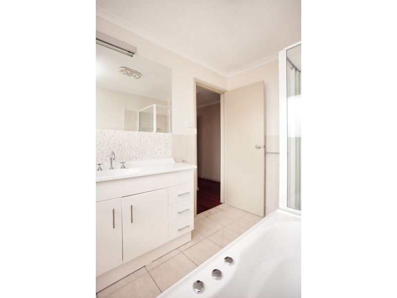 8 Trenwith Close, Spence ACT 2615