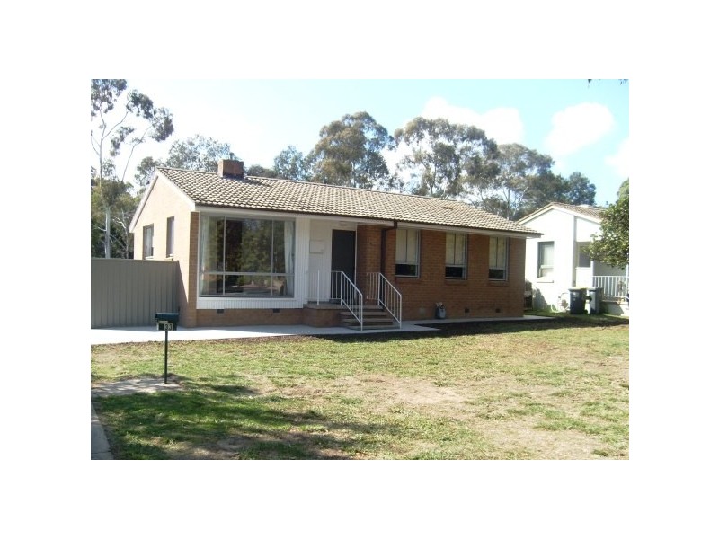 33 Molloy Crescent, Cook ACT 2614