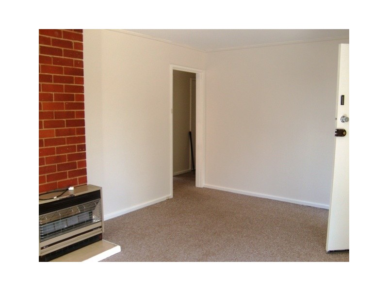33 Molloy Crescent, Cook ACT 2614