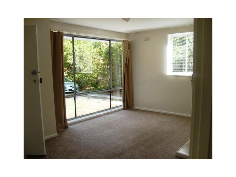 33 Molloy Crescent, Cook ACT 2614