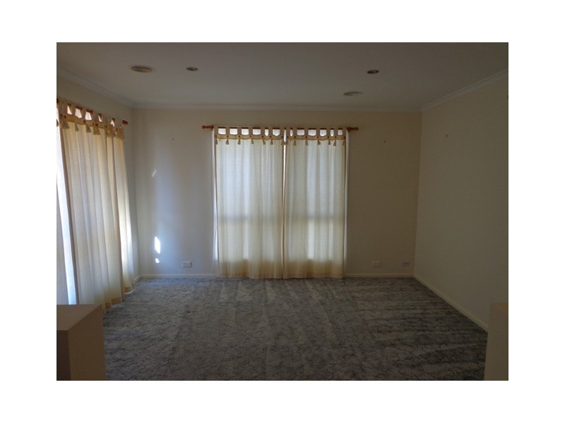 10 Cecil Place, Dunlop ACT 2615