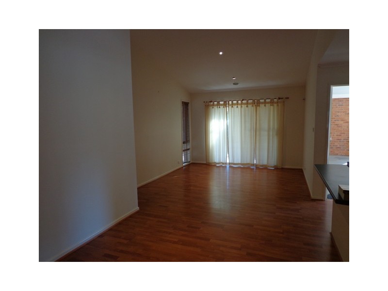 10 Cecil Place, Dunlop ACT 2615