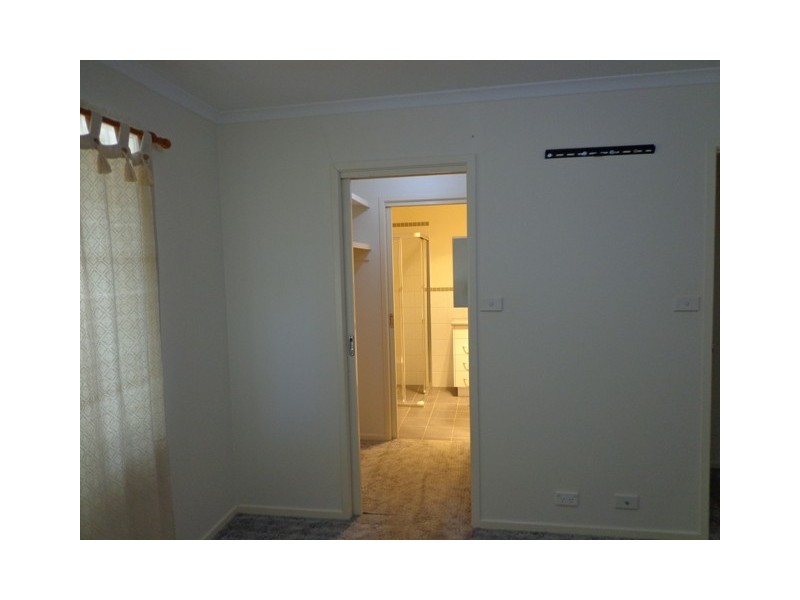 10 Cecil Place, Dunlop ACT 2615