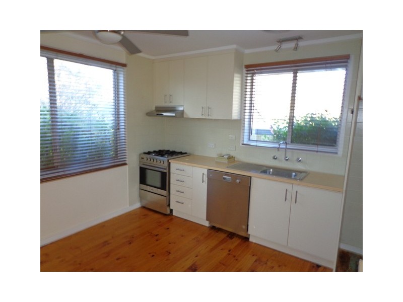 16 Brooks Street, Macquarie ACT 2614