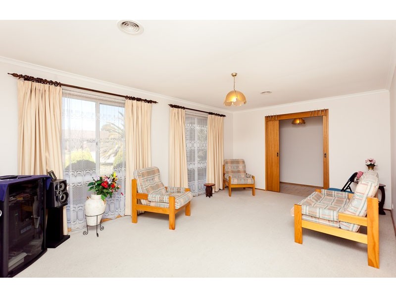 34 St John Crescent, Florey ACT 2615