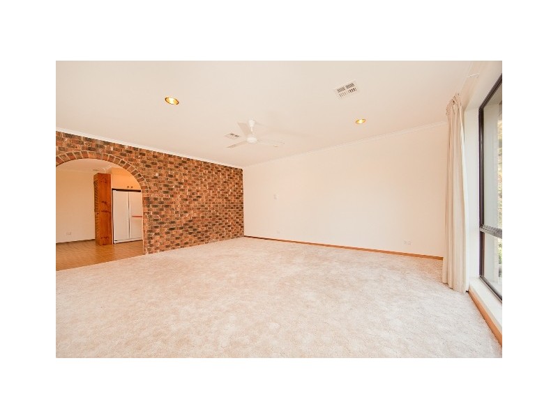 16 Kinchela Court, Latham ACT 2615