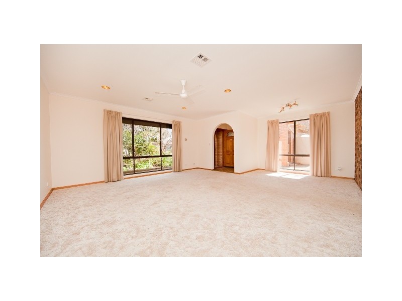 16 Kinchela Court, Latham ACT 2615