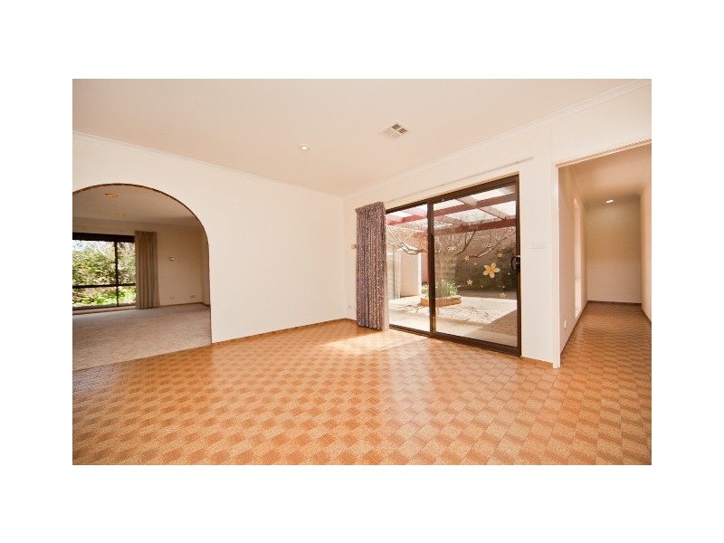 16 Kinchela Court, Latham ACT 2615