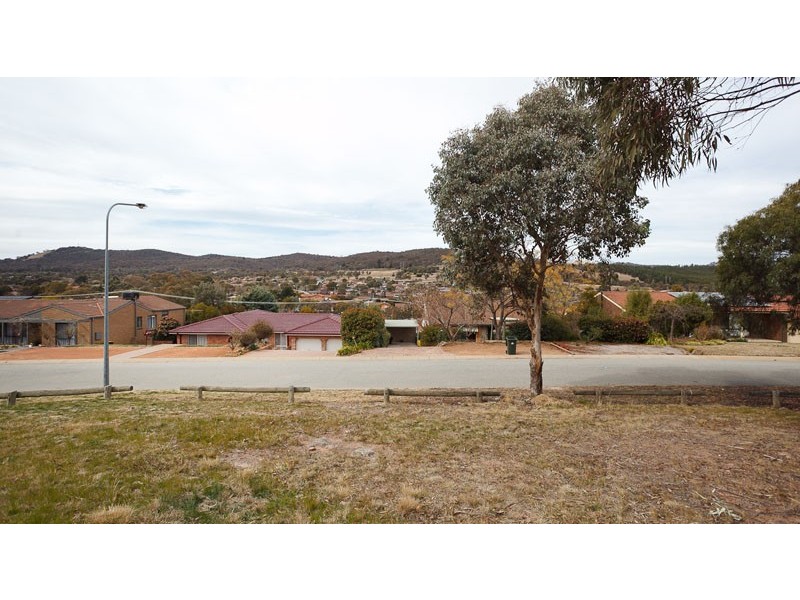 35 Enid Lorimer Circuit, Chisholm ACT 2905