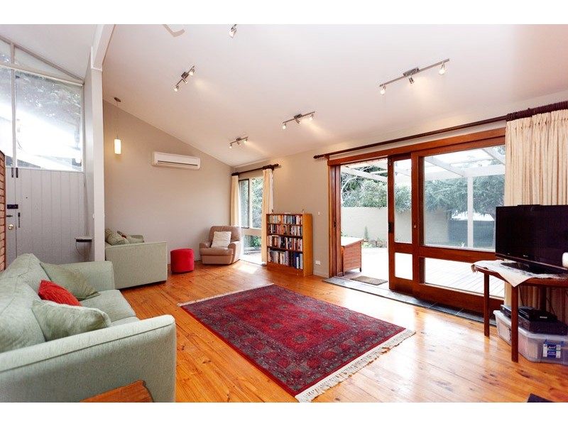 16 Oakes Street, Cook ACT 2614