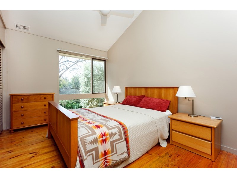 16 Oakes Street, Cook ACT 2614