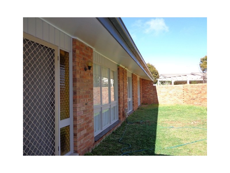 8 Kumm Place, Cook ACT 2614