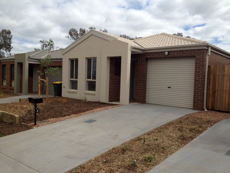 12 Phillipa Weeks Street, Watson ACT 2602