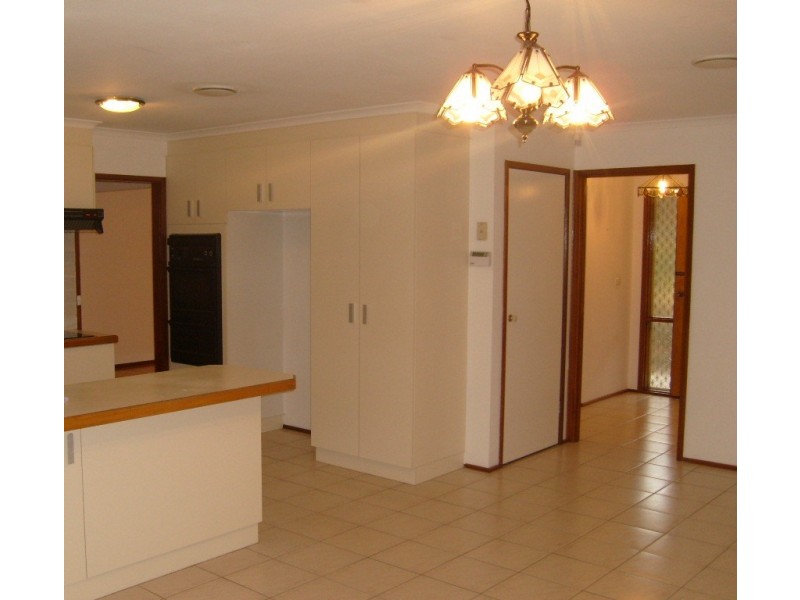16 Rowntree Crescent, Isaacs ACT 2607