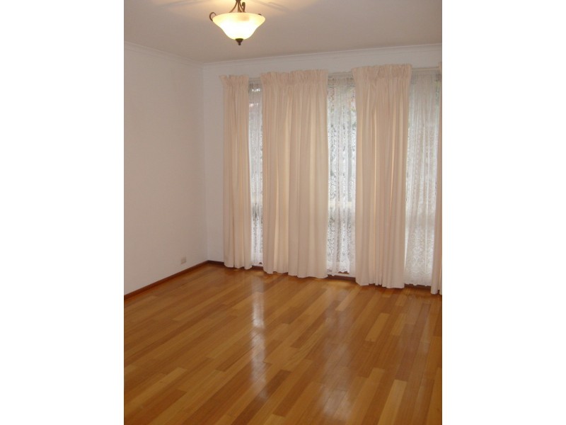 16 Rowntree Crescent, Isaacs ACT 2607