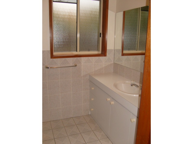 16 Rowntree Crescent, Isaacs ACT 2607