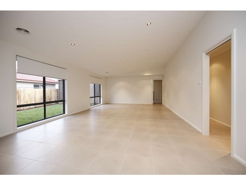 24 Kylie Tennant Street, Franklin ACT 2913