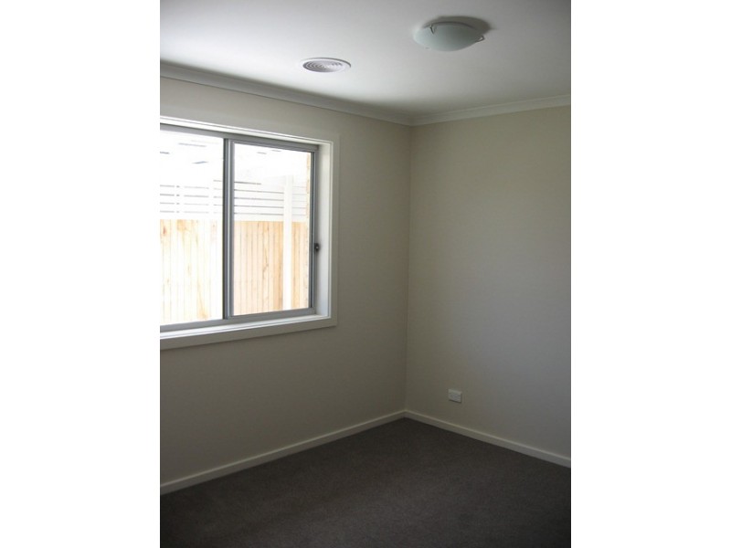 27 Ronald Walker Street, Casey ACT 2913