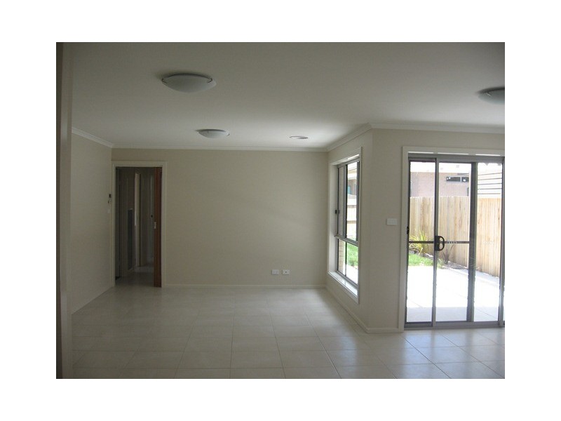 27 Ronald Walker Street, Casey ACT 2913