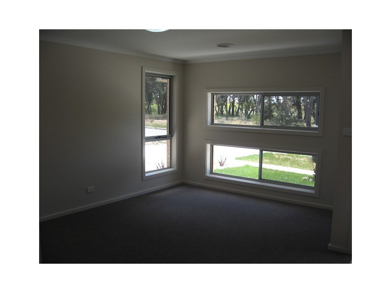 27 Ronald Walker Street, Casey ACT 2913