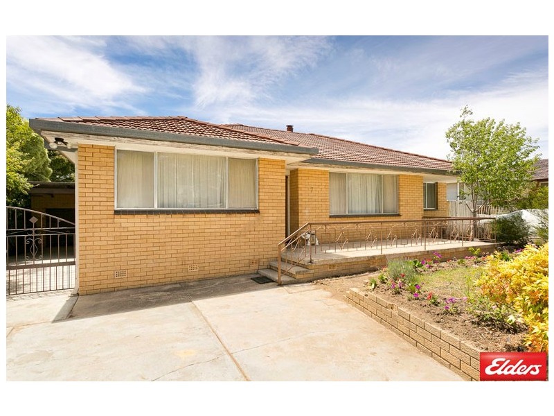 7 Blackman Crescent, Macquarie ACT 2614