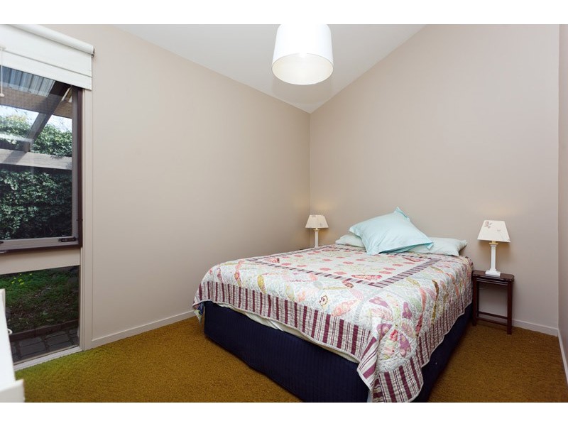 16 Oakes Street, Cook ACT 2614