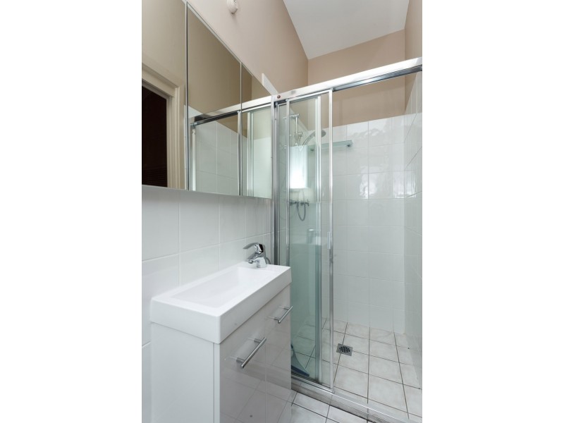 16 Oakes Street, Cook ACT 2614