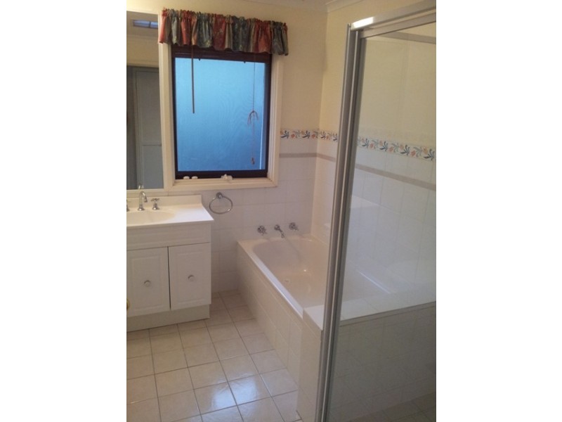 12 Alleyne Close, Macgregor ACT 2615