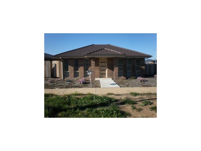 1/2 Kylie Tennant Street, Franklin ACT 2913
