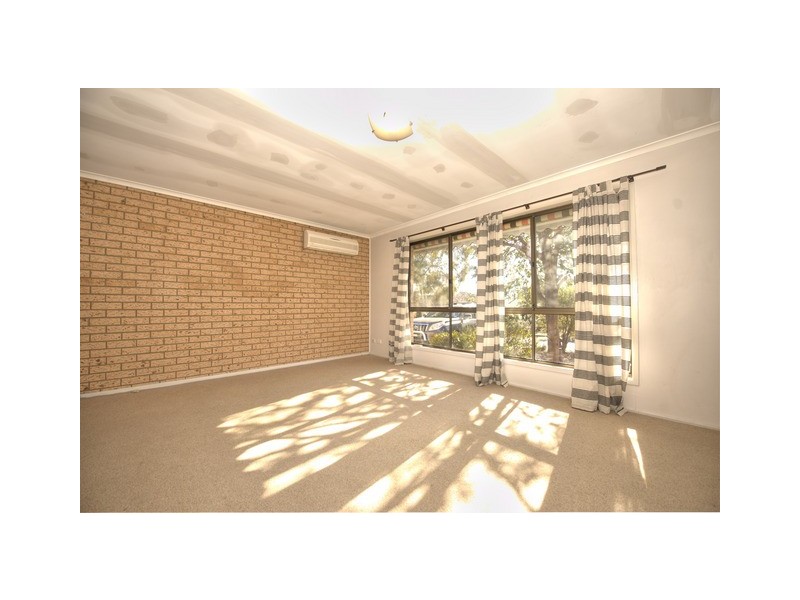 11 Inglis Place, Latham ACT 2615