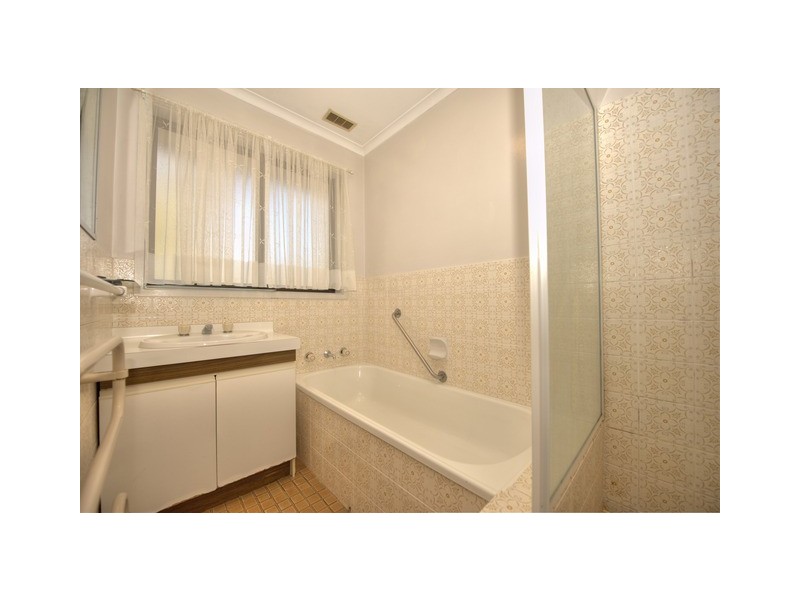 11 Inglis Place, Latham ACT 2615