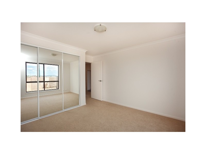 8/204 Macfarlane Burnet Avenue, Macgregor ACT 2615