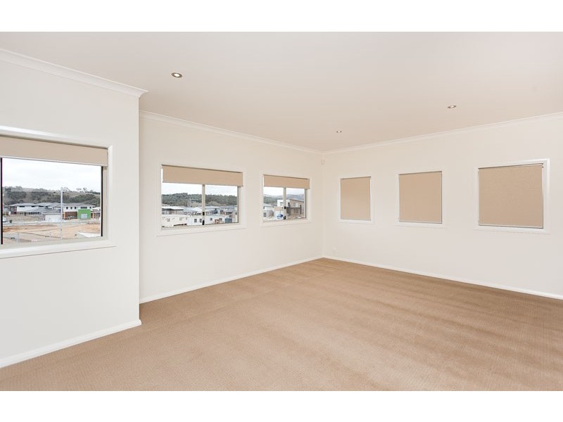 11 Hillcrest Street, Crace ACT 2911